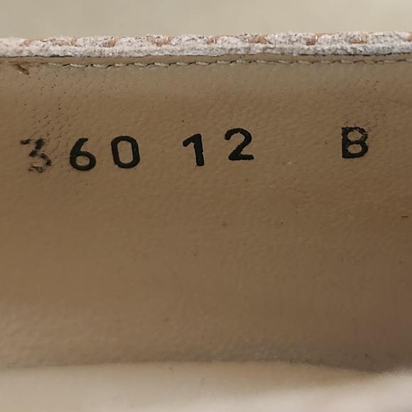 Ferragamo Cream Pumps Size 12 with some small spots (see photo) - Picture 5 of 8